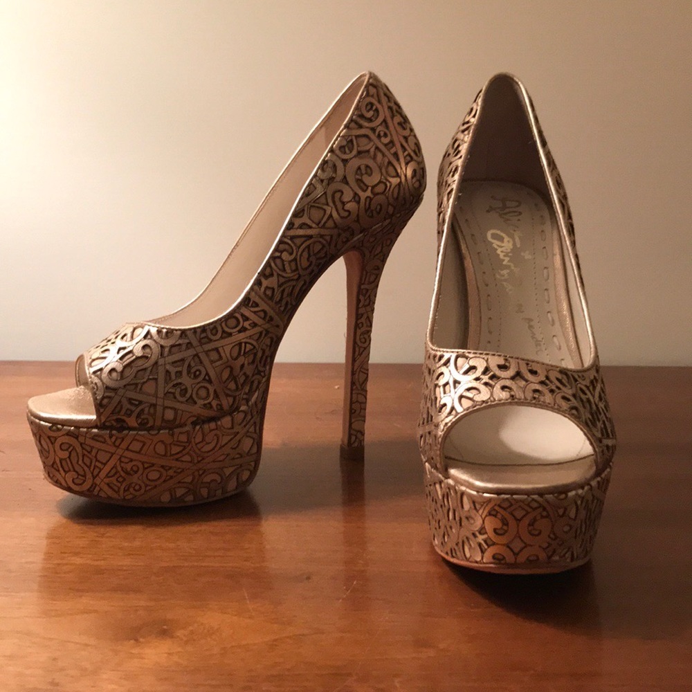 Alice + Olivia by Stacey Bendet Gold Pumps